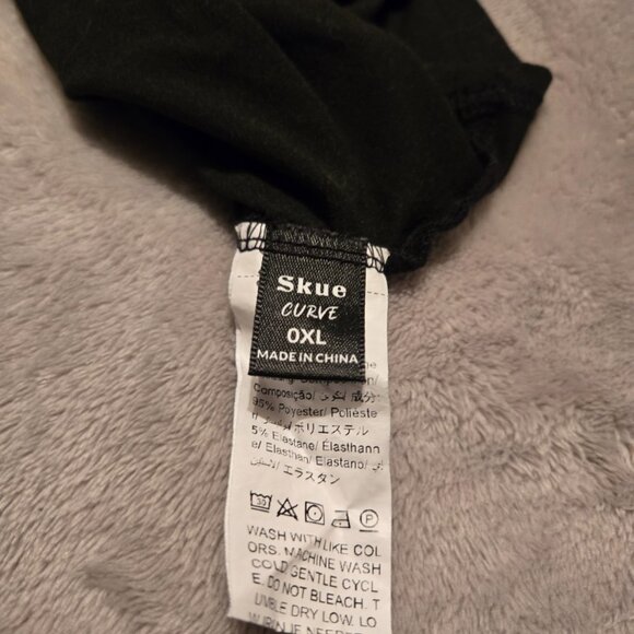 Skue Curve OXL Bodysuit with lace sleeves and snaps - Picture 4 of 4